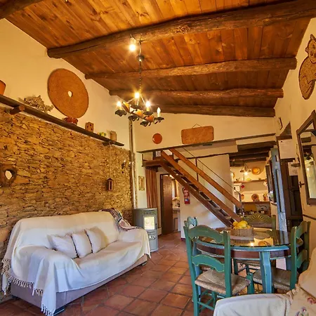 Navalgatos De El Tragaluz Holiday home Fuenteheridos