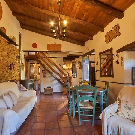 Navalgatos De El Tragaluz Holiday home Fuenteheridos